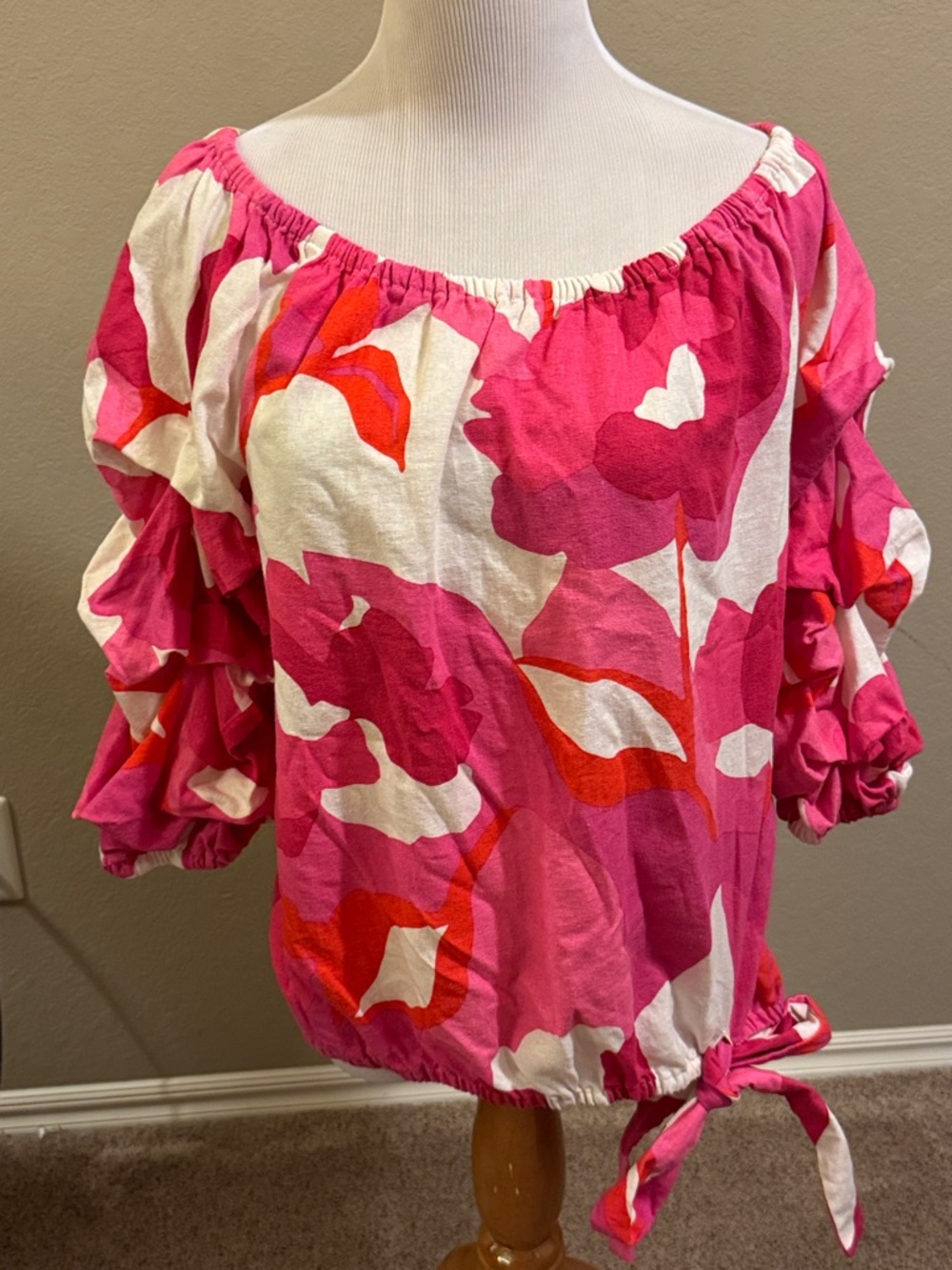 CeCe Pink & White Floral Off-Shoulder Tie-Hem Blouse. Size Large